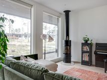 Olohuoneessa kaminatakka