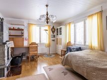 Alakerran makuuhuone