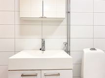 Varustettu pesukoneliitännällä.