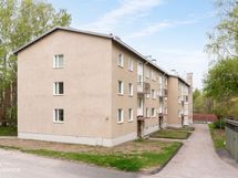 Julkisivu Haarniskatieltä