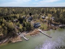 Omaa rantaviivaa noin 50 metriä