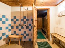 pesutilat ja sauna kellarikerroksessa