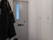 "Pikkueteinen" mukavalla kaappitilalla.