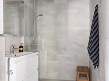 Yläkerran wc/kylpyhuone