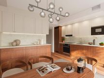 Kodin ilmettä on muokattu vaihtoehtoisilla lattia- ja keittiökaapistomateriaaleilla. Viimeistele oman kotisi tyyli 25 000 euron sisustusedulla ja tee siitä juuri sinun näköisesi.