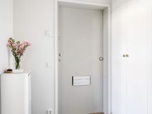 Alakerran sisäänkäynti