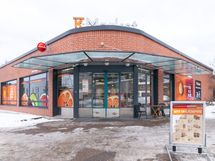 Lähikauppaan on 200m.