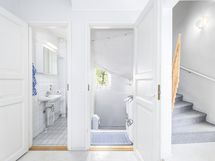wc ja portaikko kellariin