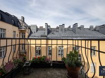 Tuuletusparveke asunnon vieressä (ei kuulu asuntoon)