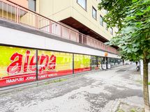 Lähikauppa, Alepa Helsinginkatu, on kulman takana.