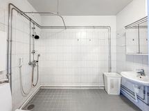 Pesukoneelle on kivasti tilaa