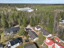 Taloyhtiötä ympäröi virkistävä lähiluonto.