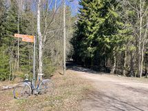 Keskuspuiston ulkoilureitit löytyvät myös Metsäläntien toiselta puolen