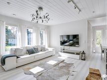 Tämä talo tulvii valoa.