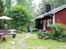 Takapiha ja terassialue