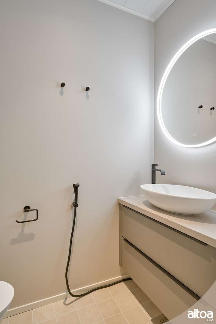Kerrostalo, 4h+k+saunaos.+wc*2+khh+vh+lasitettu terassi+piha, 97,5 m², Hirssaari – pohled 3