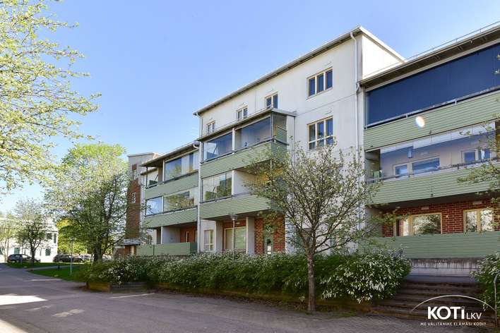 Kerrostalo, 4h+k+kph+wc+lasitettu parveke, 84 m², Pukinmäki, Helsinki