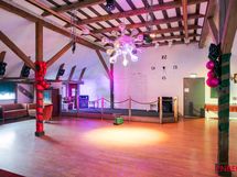 Ravintolan esiintymislava