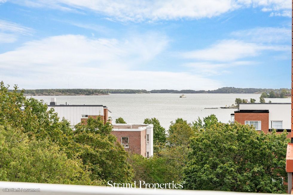 Asunnosta kauniit näkymät merelle kaikista ikkunoista
