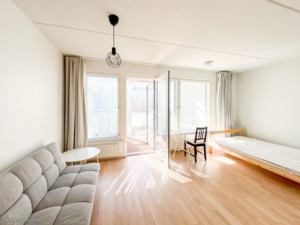 Tervetuloa tähän valoisaan ja mainiolla pohjaratkaisulla varustettuun asuntoon!