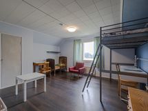 Yläkerran 1. makuuhuone