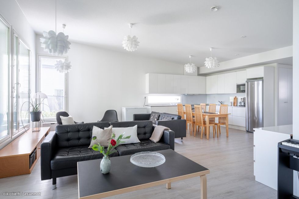 olohuoneessa korkea huonekorkeus