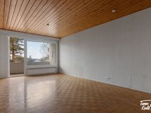 Suuri olohuone (isonnettu, vaatehuoneen verran)