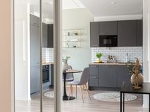 Eteiskäytävällä säilytystilaa