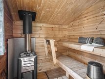 Puulämmitteinen sauna
