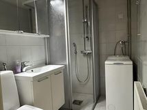 kylpyhuone/wc saneerattu putkiremontin yhteydessä