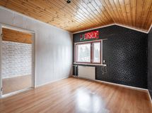 Yläkerran makuuhuone 2