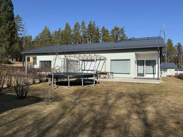 Paritalo, 3mh + k+ oh + wc + khh + kph/s + autokatos + lämmin varasto, 104/114 m², LAUKAA