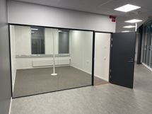 Huoneistossa on neuvottelutila