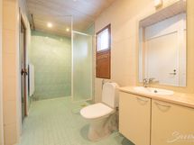 kylpyhuone/wc (yläkerta)