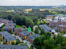 F-talo merkittynä ilmakuvaan