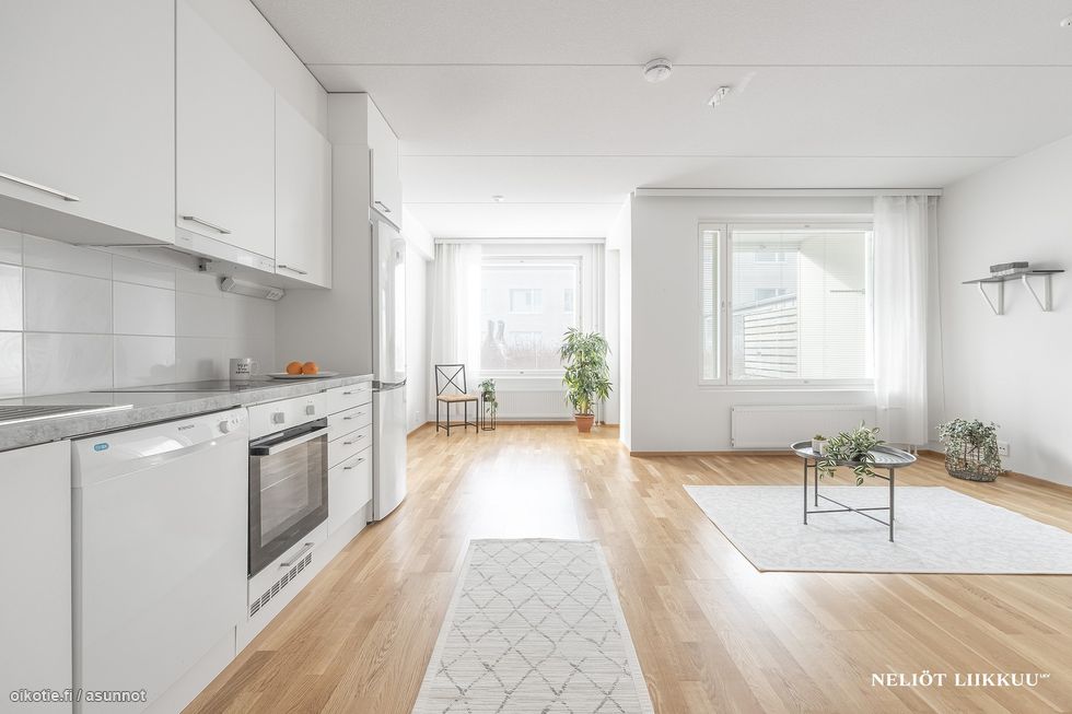 Valoisa kaunis 57 m2 tilava kaksio, jossa avokeittiö.