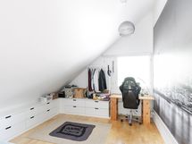 Vaatehuoneen vieressä oleva makuuhuone