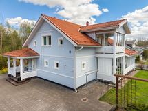 etupiha laatoitettu
