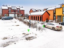 kauppahintaan kuuluu 2 sähköauton latausvalmiudella varustettua autopaikkaa