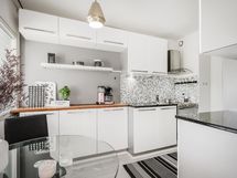 Tyylikäs keittiö kutsuu kokkaamaan