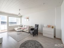 81,5 m2 kolmio tarjoaa avaraa tilaa ja valoa läpi koko huoneiston.