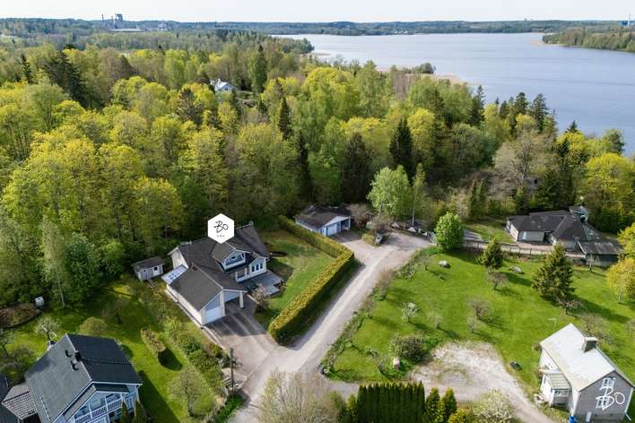 Omakotitalo, 4mh+k+oh+kirjasto+khh+kph+s+2x erill wc+lasit.ter+parveke+at/ak+var, 195/232 m², Vappula, Lohja