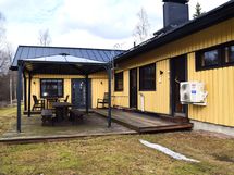 Julkisivu takaa