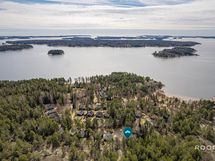 Järnö ja myytävä piha - Järnö och gården