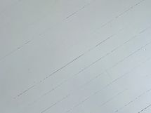 Asunnossa on kaunis lautalattia.