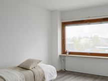 Huone 4 ikkuna Sibeliuksenkadulle