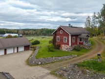 autotalli ja väentupa