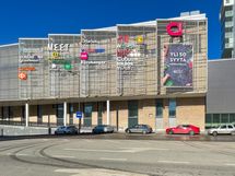 Kauppakeskus Isosta Omenasta löytyy kattavat palvelut, kirjasto, terveyskeskus ja metro.