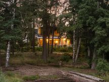 Syksykuva talosta mereltäpäin