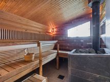Vierastalon puulämmitteinen sauna